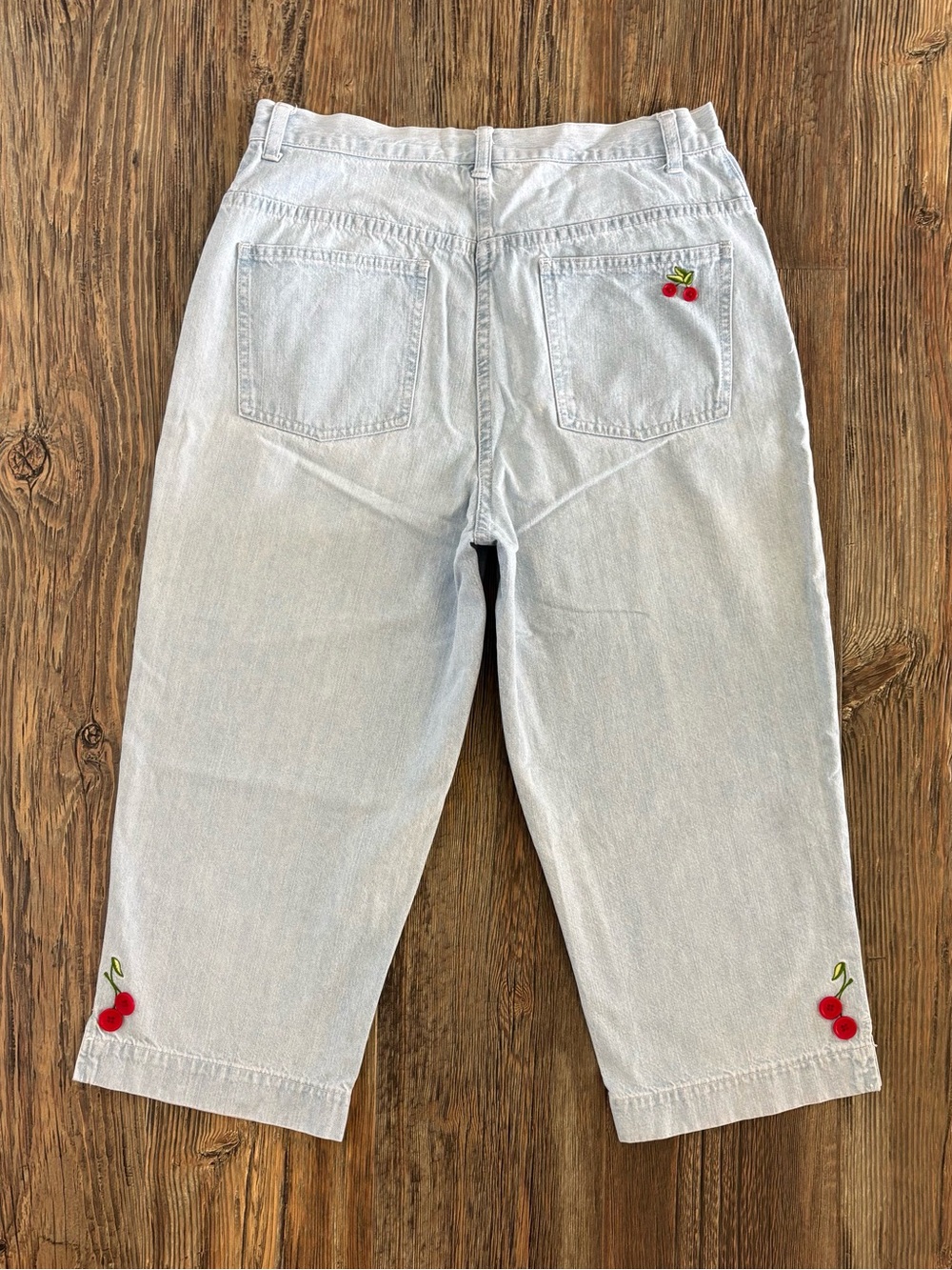 Y2K Christopher & Banks Lt Wash Denim Capris 10 Cherry Embroidered Buttons 2008 - Picture 2 of 13